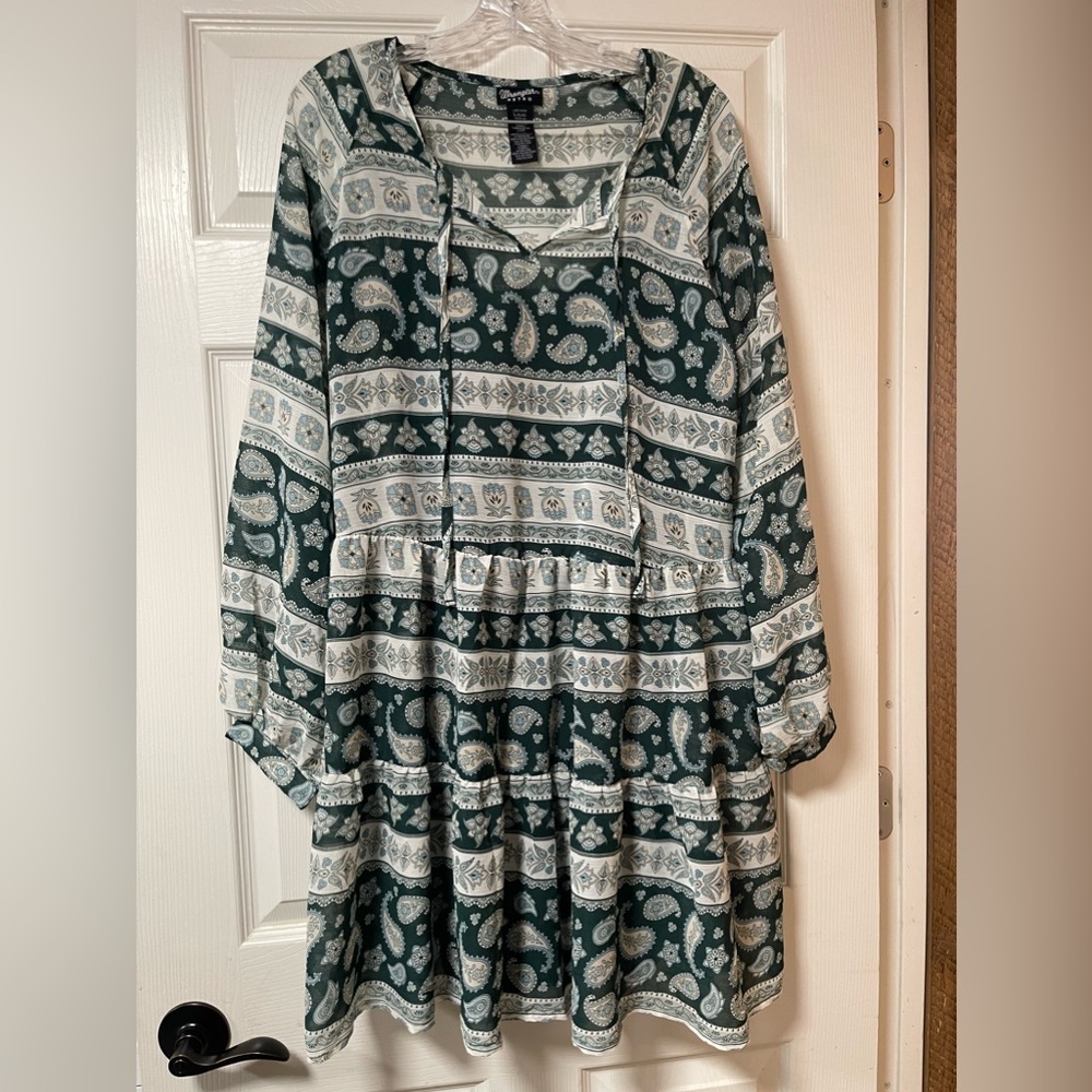 NWT: WRANGLER RETRO Tiered Western Inspired Paisley & Floral Print Vneck Size L - Picture 3 of 9